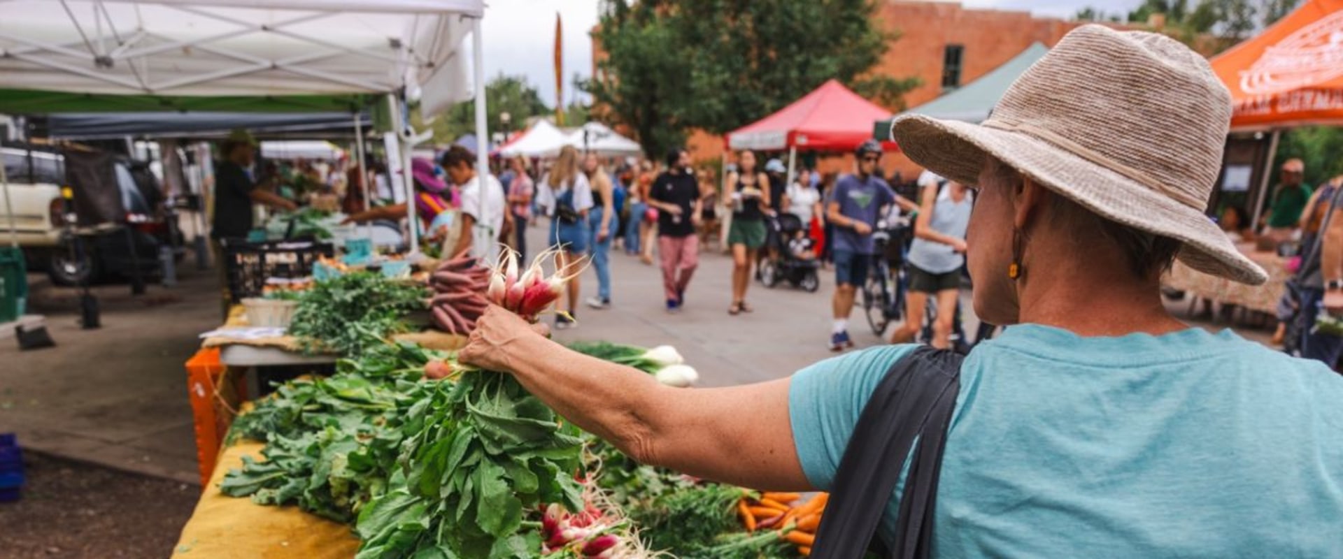 The Benefits of Shopping at Farmers' Markets
